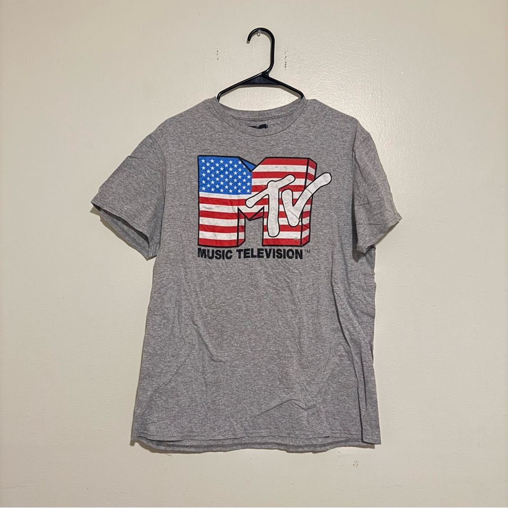 MTV | Gray Tee with American Flag Design